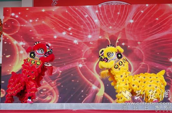 舞獅表演《金獅送?！?(2).jpg.jpg