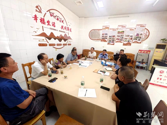 社區(qū)召開“五共”議事會(huì)，調(diào)解單元電梯加裝居民矛盾.jpg