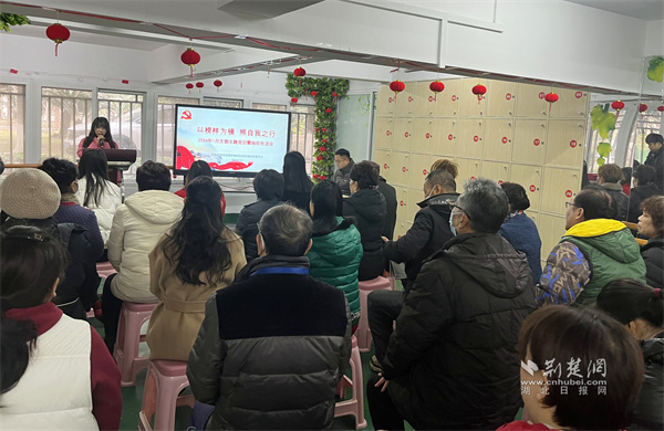 網(wǎng)格支部書(shū)記主持會(huì)議.JPG