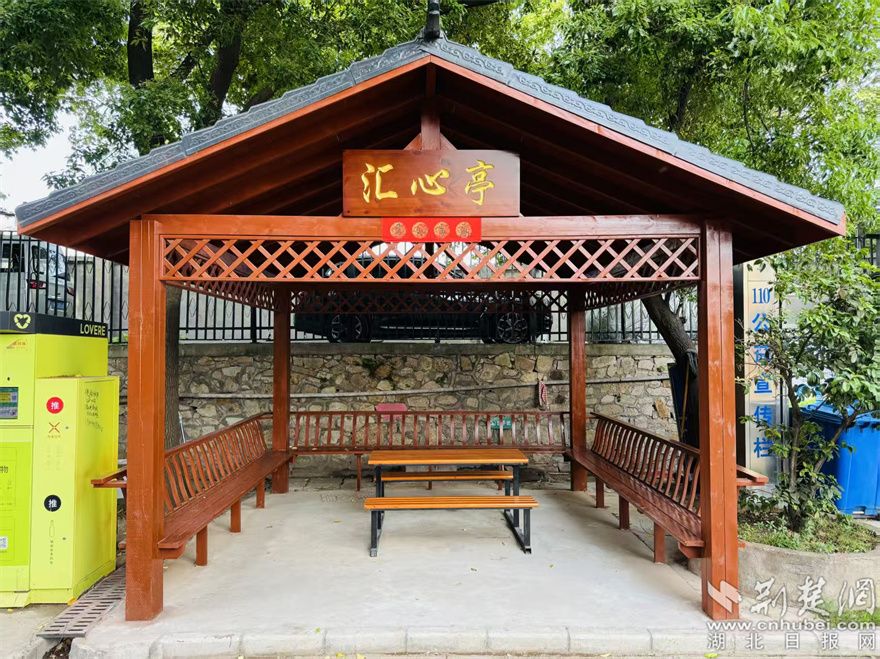 1.小區(qū)居民公益眾籌新建休閑娛樂小涼亭.jpg.jpg