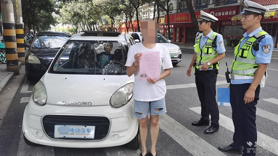 圖1：對情節(jié)輕微的車主，通過寫承諾書方式開展勸誡引導(dǎo).jpg